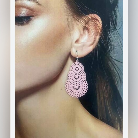 Pink Hollow Filigree Circle Drop Earrings - Picture 3 of 13